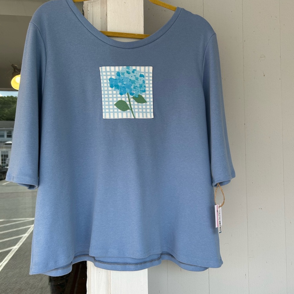 NWT Hydrangea Light Blue Longer Length Shirt Applique. 100% Cotton Knit, L-XL